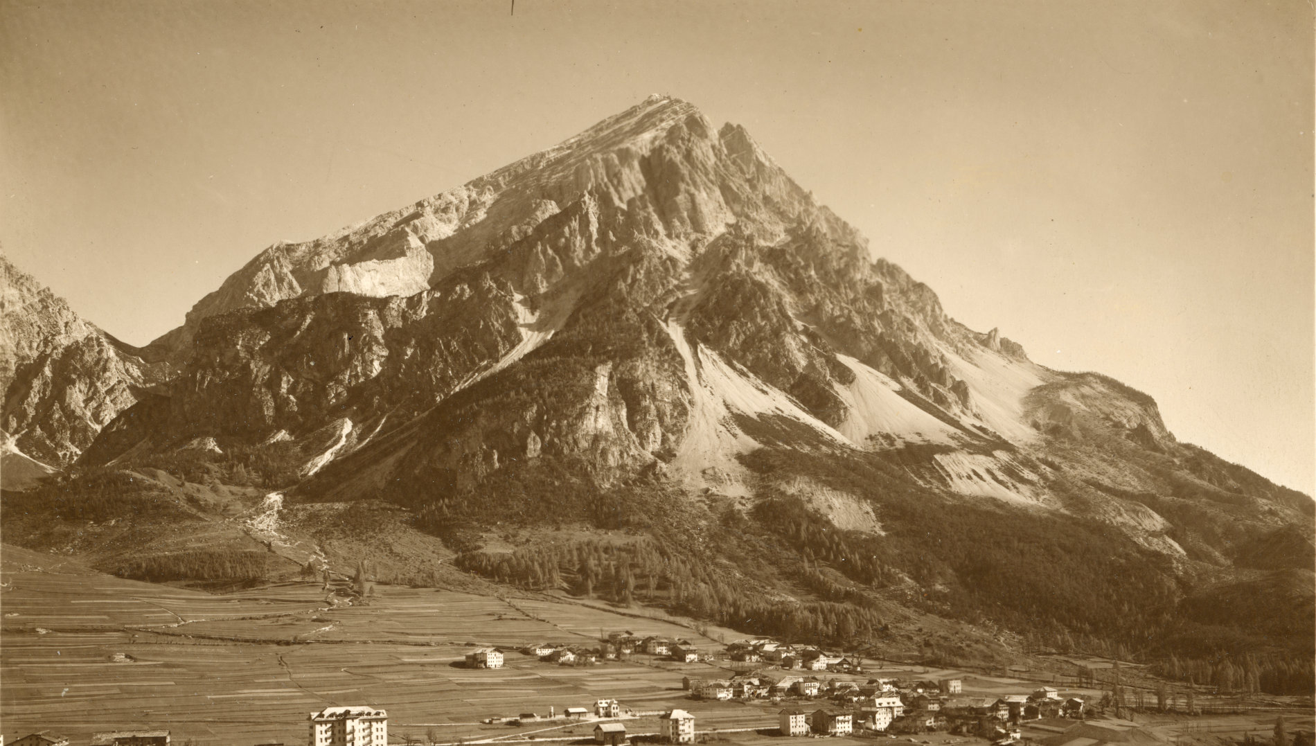 Monte Antelao, 3264m, visto da San Vito, 1930